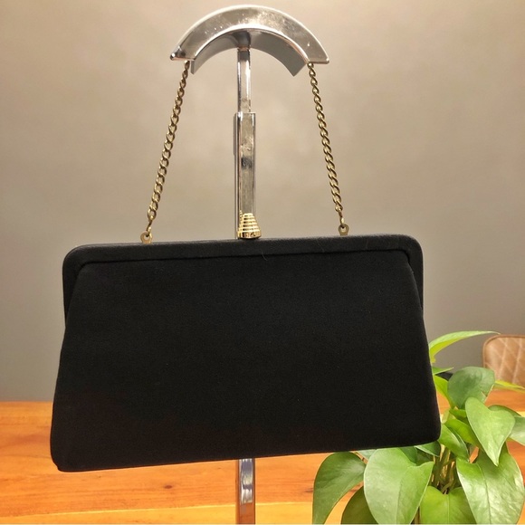 Vintage Minimalist Gorgeous Black Chain Clutch Wristlet Bag Golden Tone Hardware - Picture 3 of 13